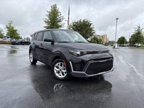 Fusion Black 2025 Kia Soul LX