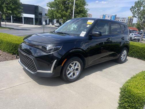 Fusion Black 2025 Kia Soul LX