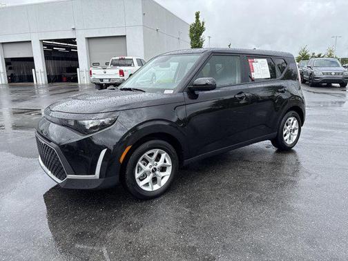 Fusion Black 2025 Kia Soul LX