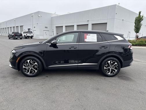 Ebony Black 2024 Kia Sportage EX