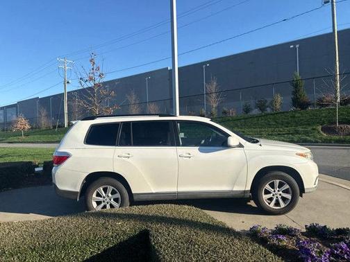 2011 Toyota Highlander SE