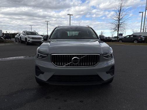 2025 Volvo XC40 B5 Core Bright Theme