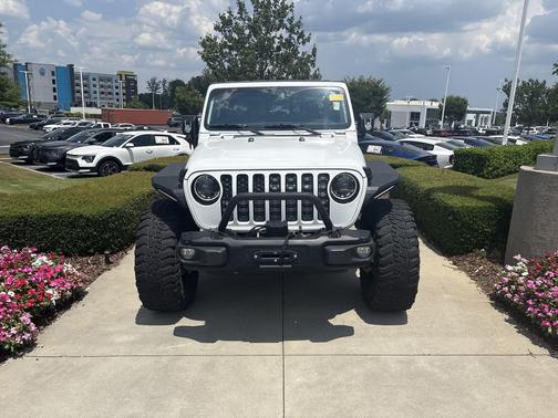 Bright White Clearcoat 2023 Jeep Gladiator Freedom