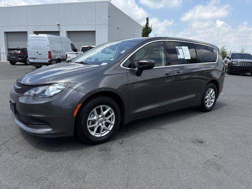 2023 Chrysler Voyager LX