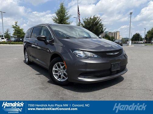 2023 Chrysler Voyager LX