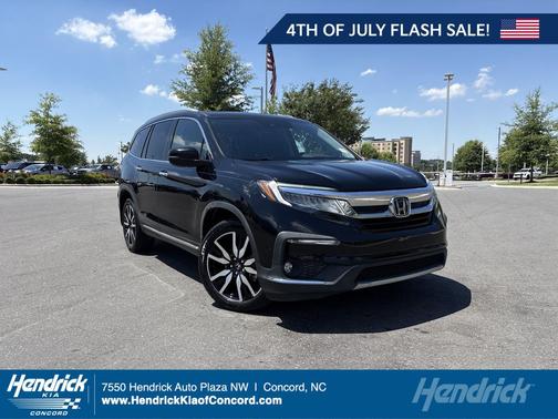 Crystal Black Pearl 2021 Honda Pilot Touring 8-Passenger