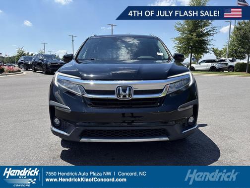 Crystal Black Pearl 2021 Honda Pilot Touring 8-Passenger