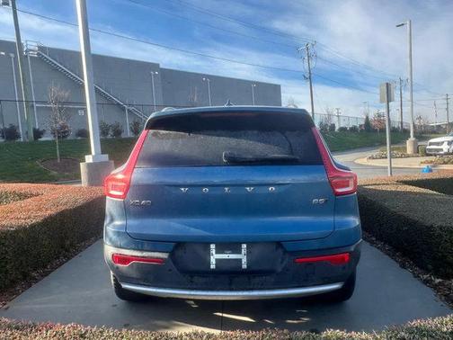 2025 Volvo XC40 B5 Core Bright Theme