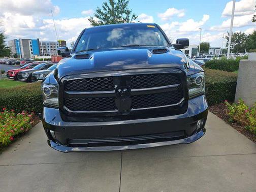 2017 RAM 1500 Night Crew Cab 4x4 5'7' Box