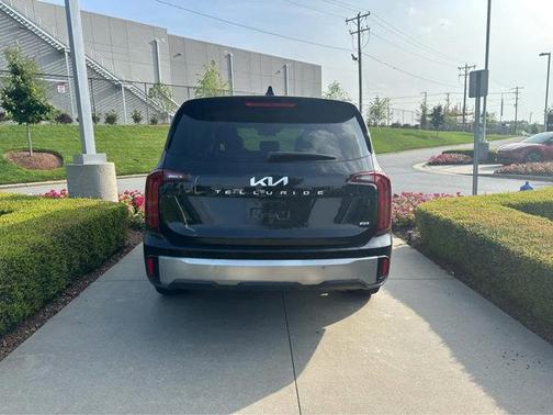 2023 Kia Telluride LX
