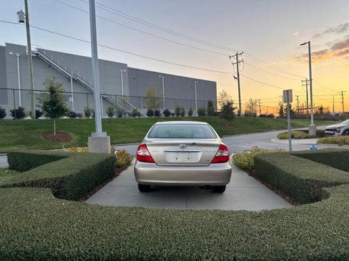 2004 Toyota Camry XLE V6