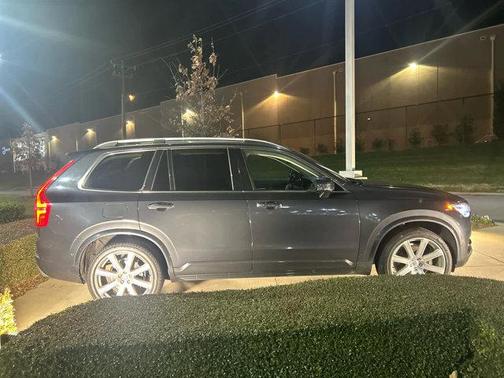 2017 Volvo XC90 T6 Momentum