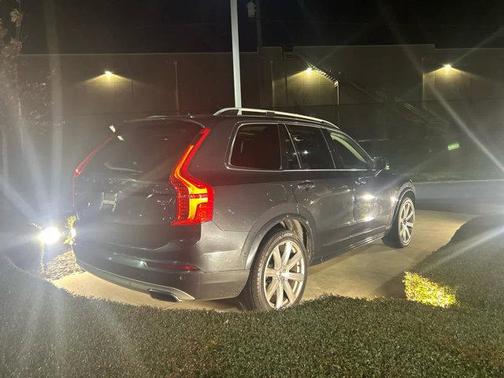 2017 Volvo XC90 T6 Momentum
