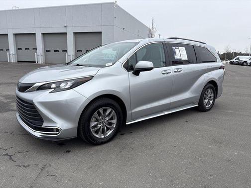 2024 Toyota Sienna XLE