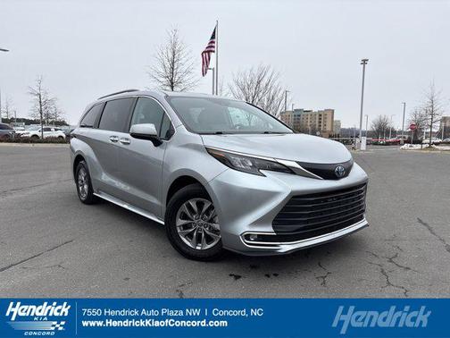 2024 Toyota Sienna XLE