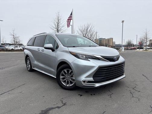 2024 Toyota Sienna XLE