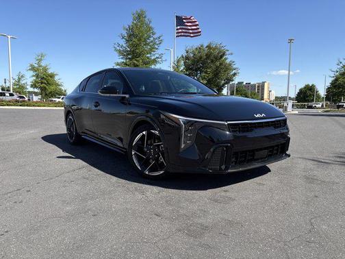 Aurora Black Pearl 2025 Kia K4 GT-Line