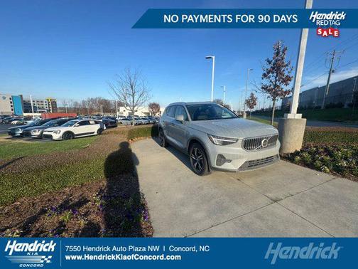 2025 Volvo XC40 B5 Core Bright Theme