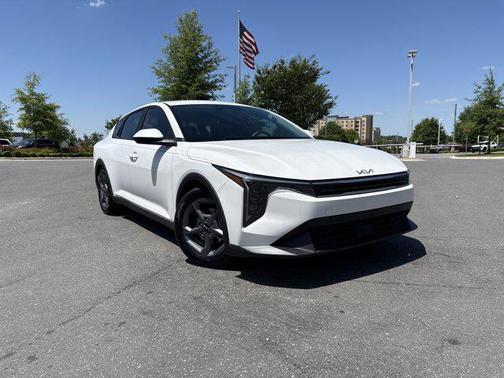 Snow White Pearl 2025 Kia K4 LXS