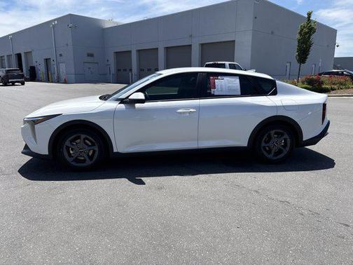 Snow White Pearl 2025 Kia K4 LXS