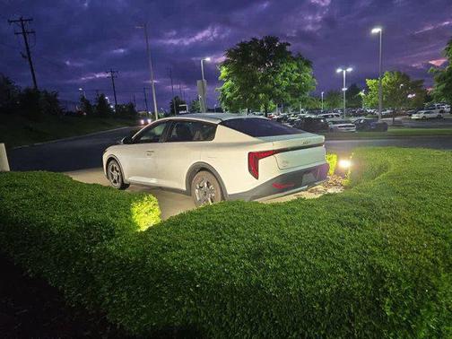 Snow White Pearl 2025 Kia K4 LXS