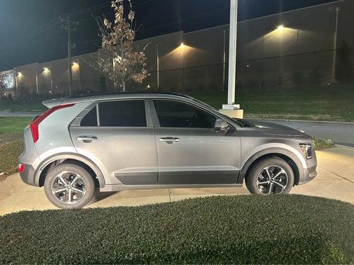 2025 Kia Niro LX