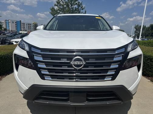 Everest White Pearl 2024 Nissan Rogue SV