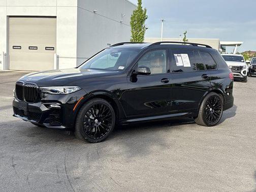 Black Sapphire Metallic 2022 BMW X7 M50i