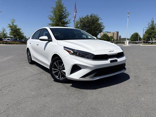 Snow White Pearl 2023 Kia Forte LXS