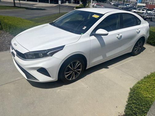 Snow White Pearl 2023 Kia Forte LXS