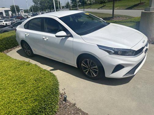 Snow White Pearl 2023 Kia Forte LXS