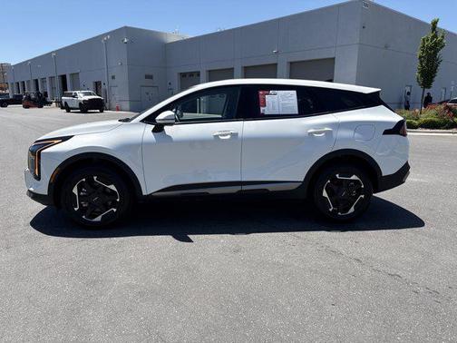 Snow White Pearl 2026 Kia Sportage SX Turbo