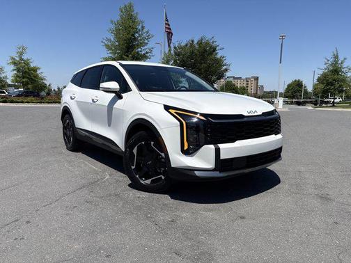 Snow White Pearl 2026 Kia Sportage SX Turbo