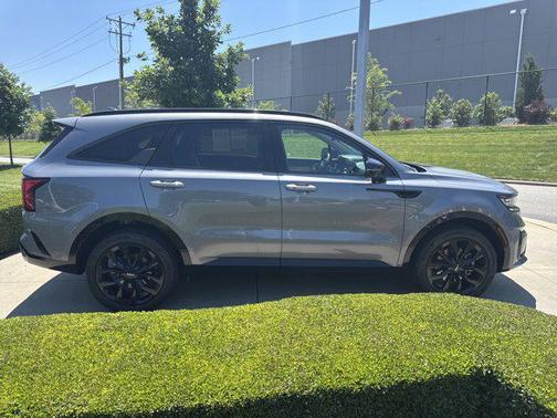 Everlasting Silver 2023 Kia Sorento SX