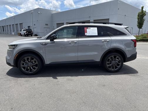 Wolf Gray 2022 Kia Sorento SX