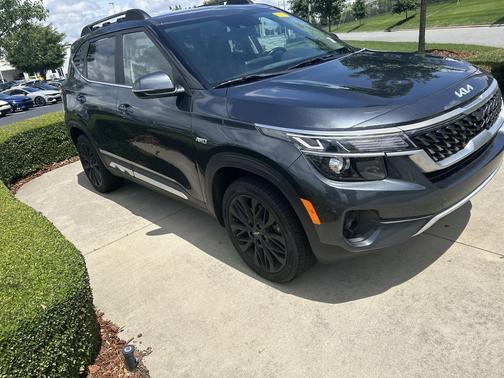 Gravity Gray 2022 Kia Seltos Nightfall Edition