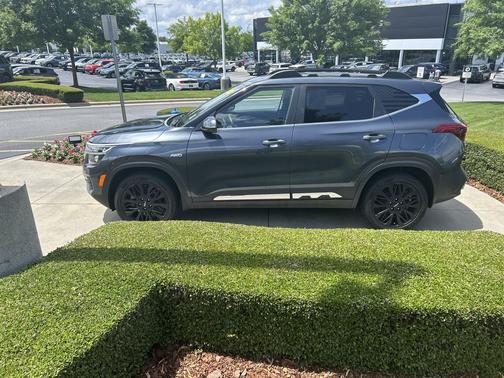 Gravity Gray 2022 Kia Seltos Nightfall Edition