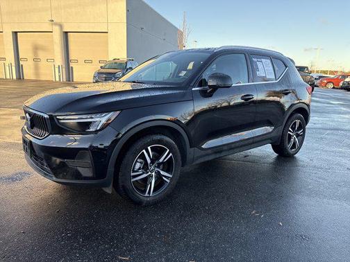 2025 Volvo XC40 B5 Core Bright Theme