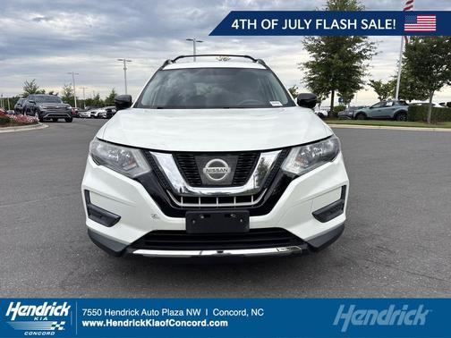 Pearl White 2017 Nissan Rogue SV