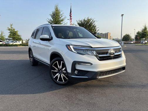 2022 Honda Pilot Touring 8-Passenger