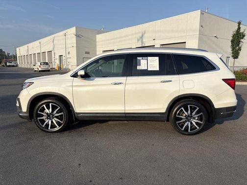 2022 Honda Pilot Touring 8-Passenger
