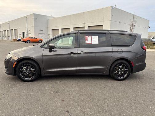 2018 Chrysler Pacifica Touring-L