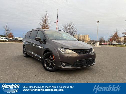 2018 Chrysler Pacifica Touring-L