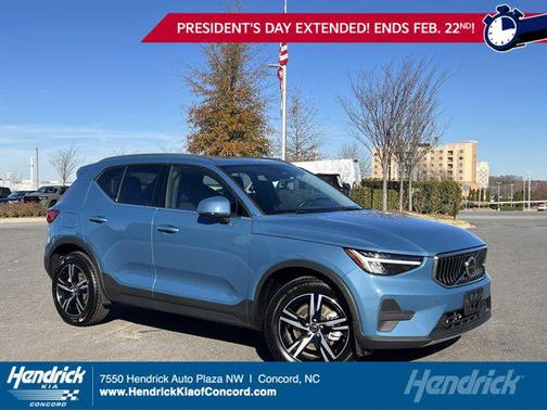 2025 Volvo XC40 B5 Core Bright Theme