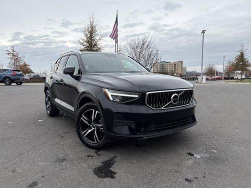 2025 Volvo XC40 B5 Core Bright Theme
