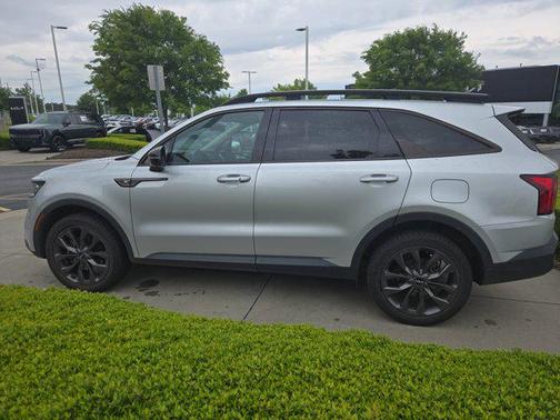 Sparkling Silver 2022 Kia Sorento SX
