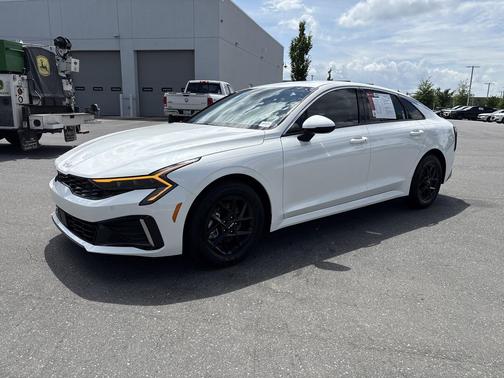 Snow White Pearl 2025 Kia K5 LXS