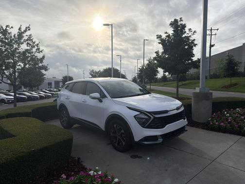 Glacial White Pearl 2023 Kia Sportage EX