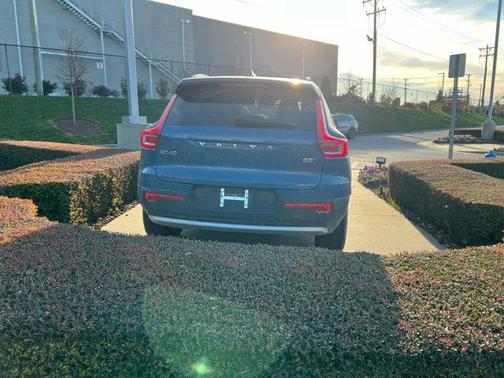 2025 Volvo XC40 B5 Core Bright Theme