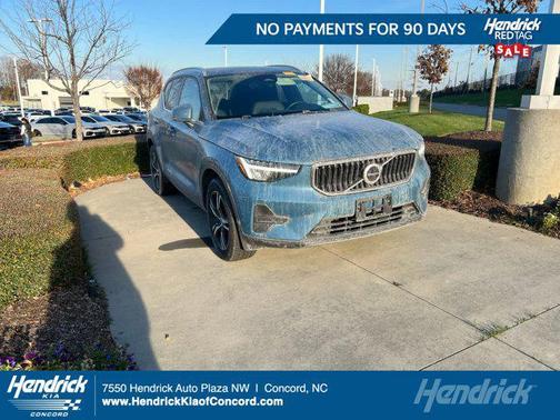 2025 Volvo XC40 B5 Core Bright Theme